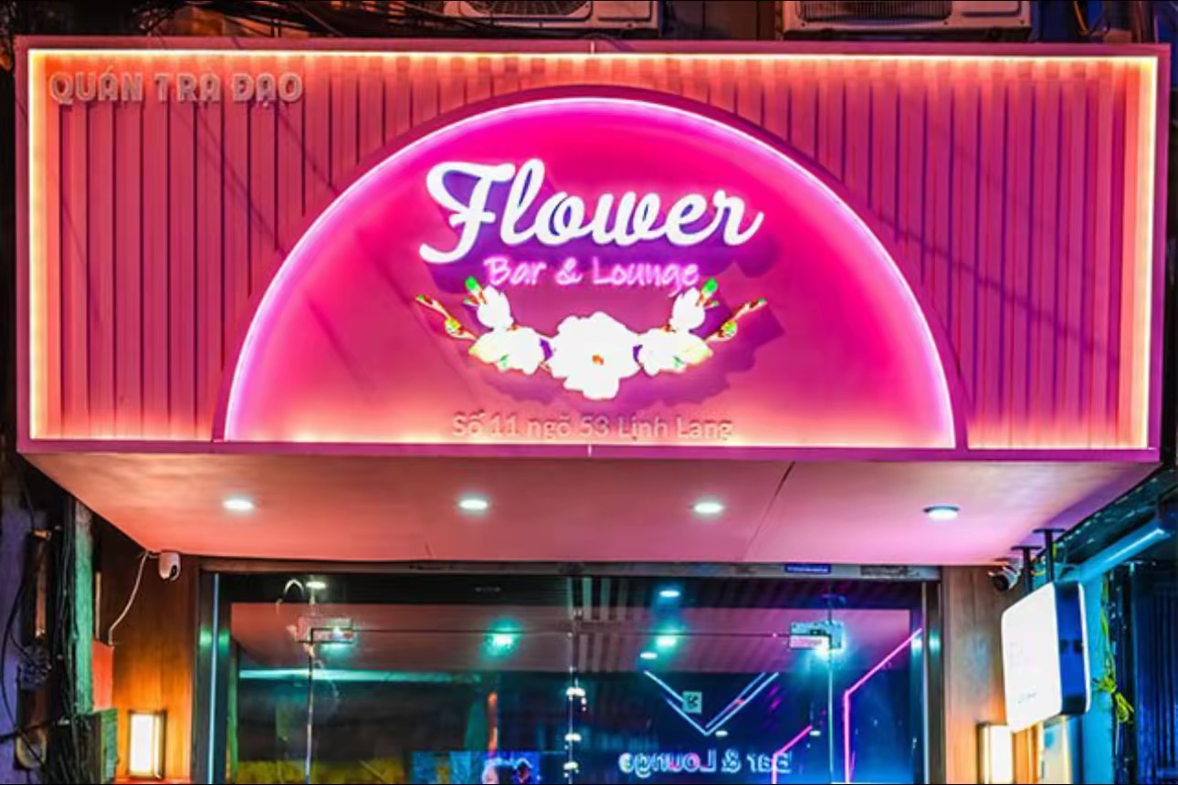 Flower Bar Room 1
