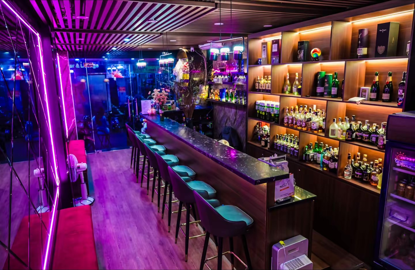 Flower Bar Room 3
