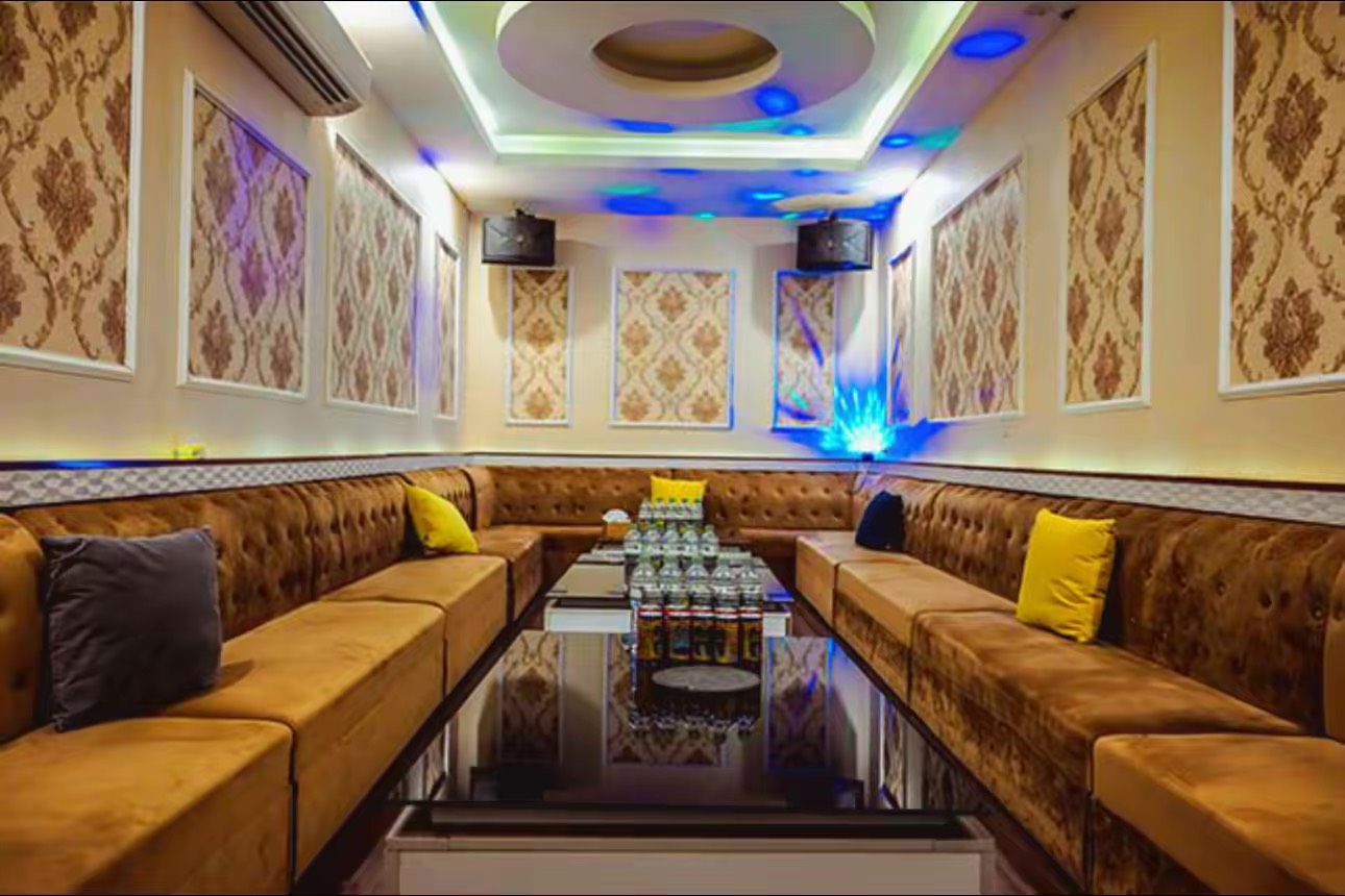 Flower Bar Room 4