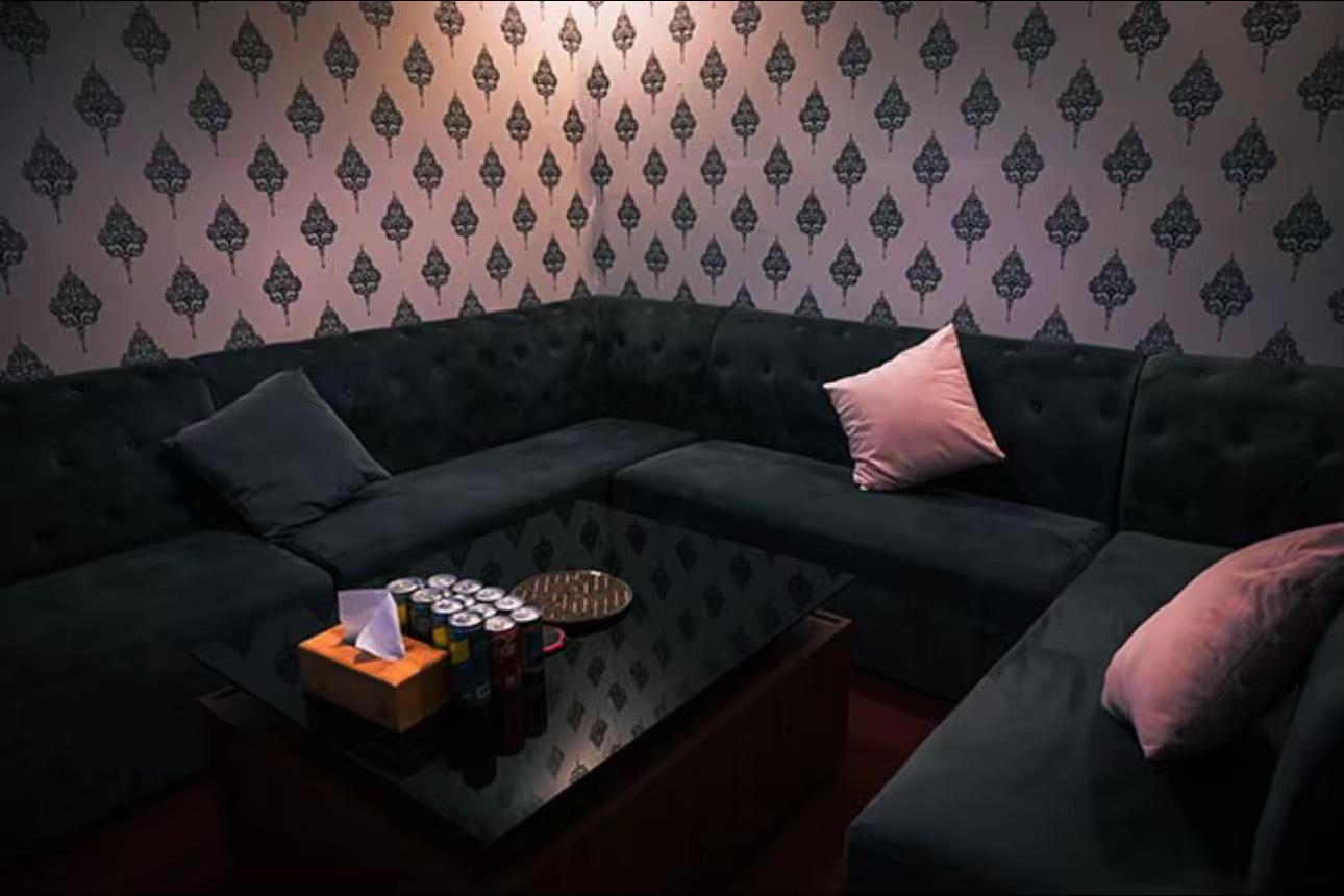 Flower Bar Room 5